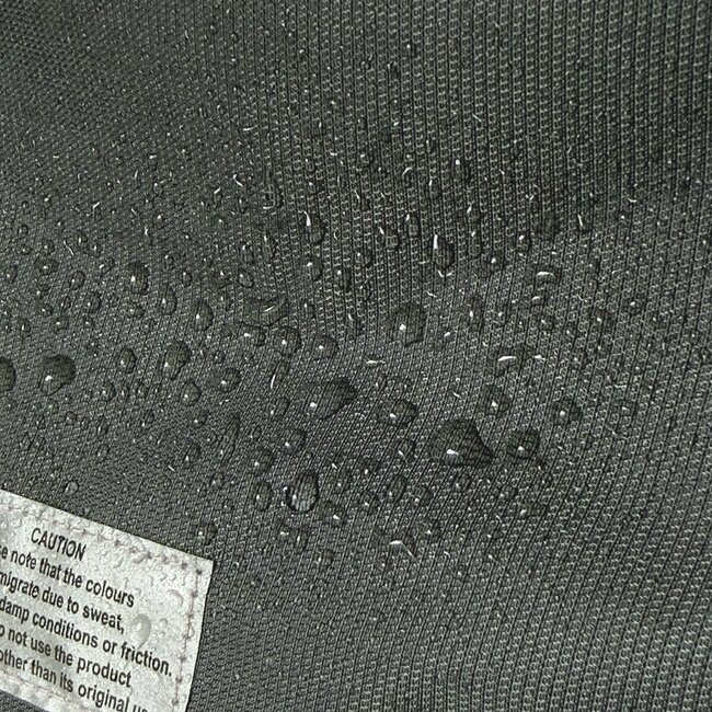 「雨が多いので助かります」3COINSの“天才が考えたバッグ”ぬれた傘をそのまま突っ込めて超便利！「コンパクトだけど色々入る」「通勤などに使ってます」《購入レビュー》