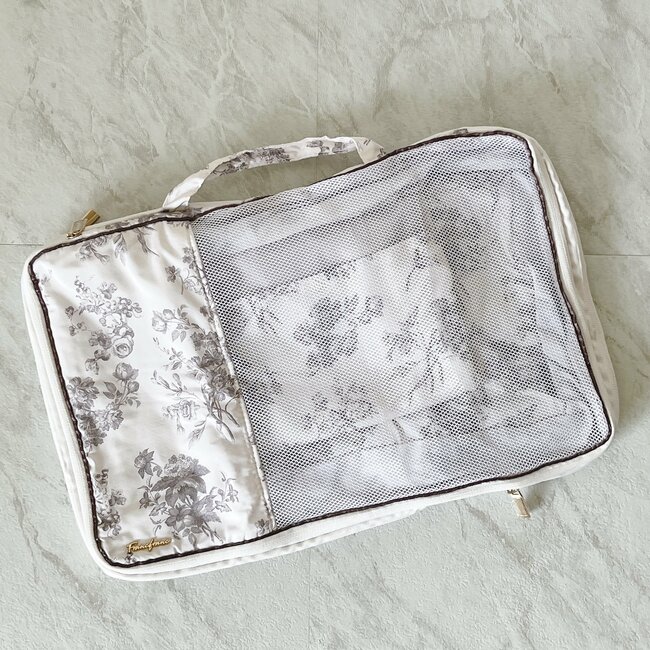 旅行カバンがスッキリした…！フランフランの“圧縮できるバッグ”2泊3日分の服がコンパクトにまとまるの！「荷物がかさばらない」「可愛くてテンションが上がる」