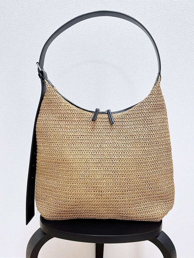 「高見え商品です」「荷物がたくさん入る」GUの“2990円バッグが”オシャレな上に大容量！「50代でもラフすぎずに持てそう」《購入レビュー》