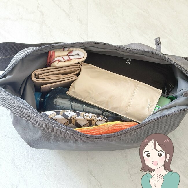 「店舗で見て即決」「3色手に入れました」ユニクロUの“収納力たっぷりショルダー”に「購入して本当によかった」「どんな服にも合わせやすい」の声《購入レビュー》