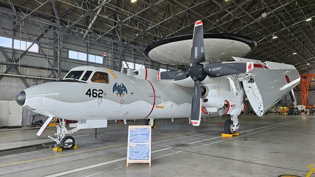 航空自衛隊が誇る空飛ぶレーダーサイト「早期警戒機」の秘密に迫る！E-2C、E-2D、E-767って何が違うの？