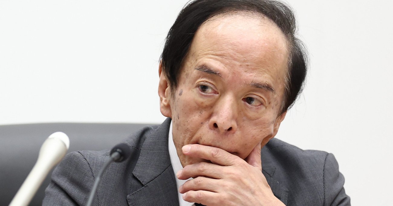金融政策決定会合を受け、記者会見で質問を聞く日本銀行の植田和男総裁