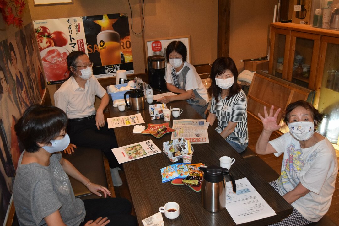 認知症の人や家族の暮らしに知恵を出し合う場「認知症カフェ」とは