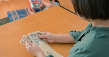 「5万円クーポン支給問題」で甦る地域振興券の記憶、日本は23年前より後退
