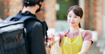 “借金漬けのウーバー配達員”と“億ション姉さん”の異世界交遊録…「作り話」「ゴミ小説」と言った人に捧げる〈真実の続編〉