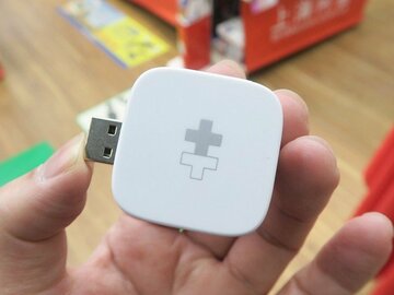 スマホを充電しながらデータを自動でUSBストレージにバックアップできる「Hyper+Cube」