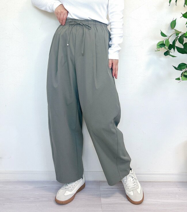 「シルエットが最高！」GUの“着回しワイドパンツ”快適すぎて、全色買いを確信…！「体型が隠れてちょうどいい」「予想以上にキレイ」