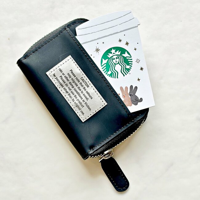 カードや診察券が27枚入った…！3COINSの「ガバッと開くミニ財布」小銭が取り出しやすくて嬉しい！《購入レビュー》