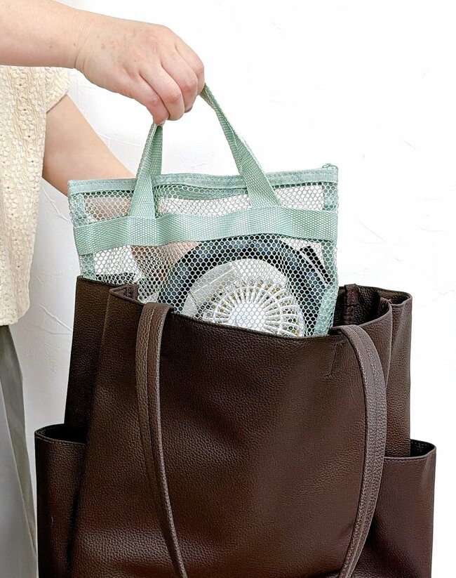 便利すぎて3色まとめ買いした！セリアの「無印みたいなミニバッグ」通院セットや暑さ対策グッズ入れにぴったり！【購入レビュー】