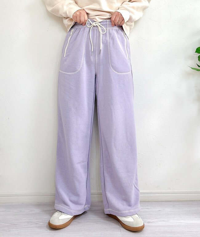 「家事で水が跳ねてもすぐ乾く」「本当に買ってよかった」ワークマンの“水を弾くスウェットパンツ”コーヒーの汚れも防いで天才！「公園遊び怖くないです！」