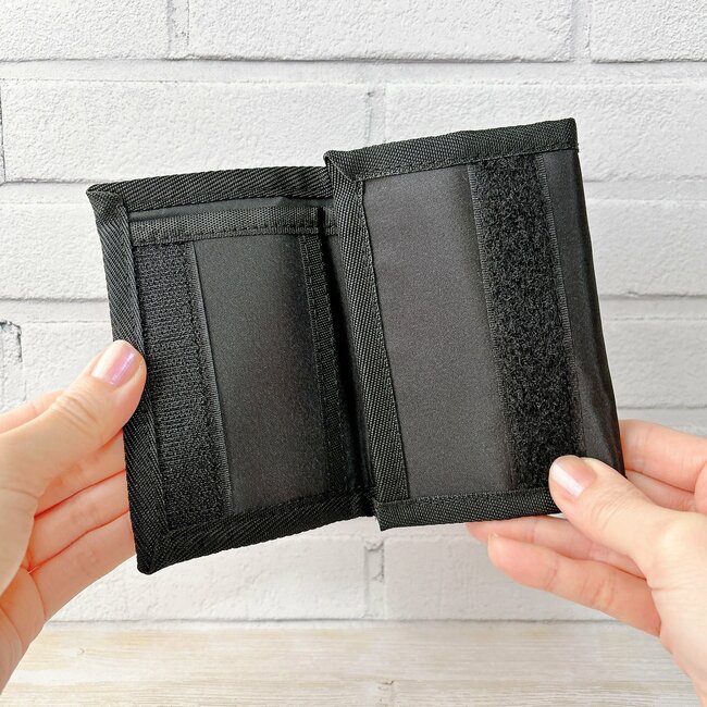 カードや診察券が9枚入った!ダイソーの「首にかけれるミニ財布」お会計がスムーズにできて嬉しい…!