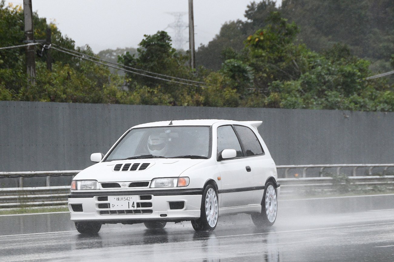 日産パルサーGTI-R。日産がラリーシーンでの活躍を前提に開発した当時のパルサーベースのスポーツモデル