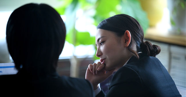 女性部下を「うつ病」だと決めつけ傷つけた女性管理職の間違い 女性部下を「うつ病」だと決めつけ傷つけた女性管理職の間違い