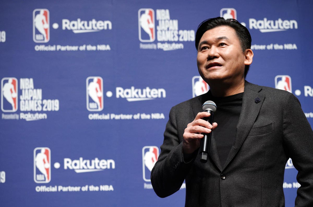 ●キャプ、alt
ＮＢＡのヒューストン・ロケッツとトロント・ラプターズが今秋、日本でプレシーズンマッチを戦う。仕掛け人は楽天の三木谷会長だ