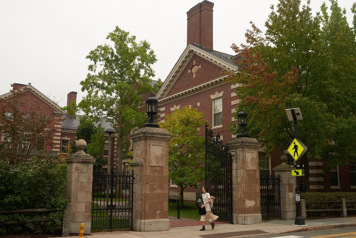 ハーバード大学（写真）などの最難関校に入学することがキャリアの大当たりにつながるのでは、という疑念を新たなデータが裏付けている