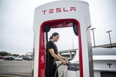 テスラ、1-3月期は過去最高益　株価急伸