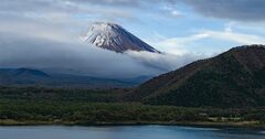 日本の絶景、令和最初の富士山初冠雪