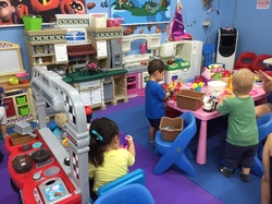 明治屋が入るリャンコート内のプレイグラウンド
