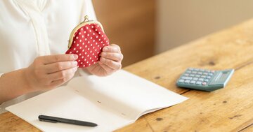 DV夫と別居中の49歳女性、意外にも「老後安泰」な家計の内情