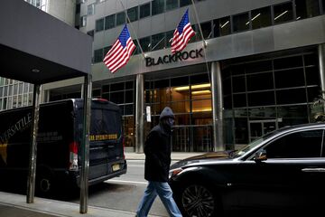 米ブラックロック「気候」重視は利益のため　フィンクCEO