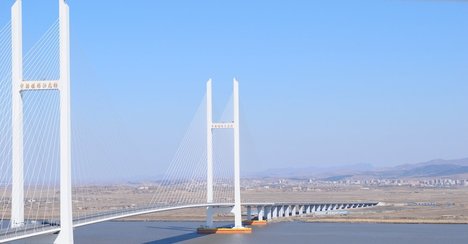 中朝を結ぶ大橋が開通へ、北朝鮮・新義州カジノタウン構想に潜む思惑