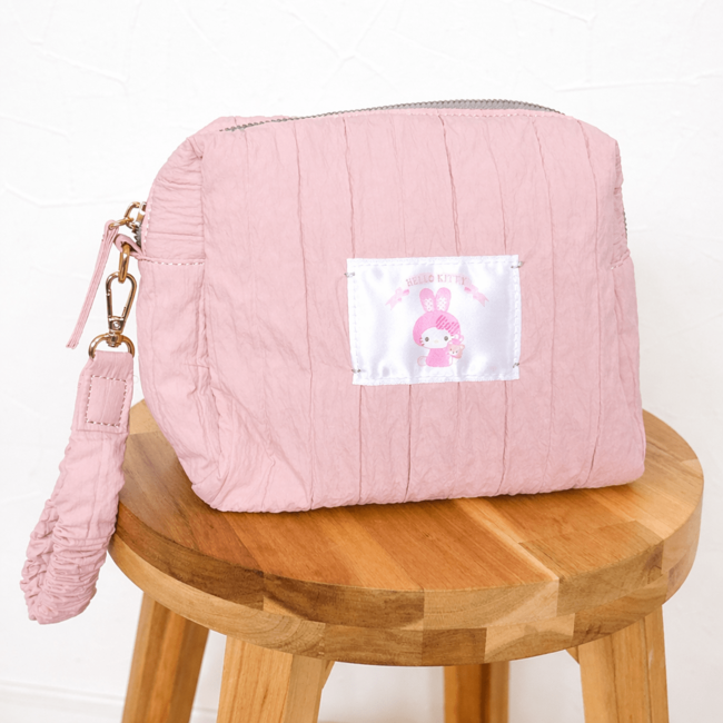 かわいすぎて色違いもほしい!しまむら×サンリオの「ポケットたくさんポーチ」たっぷり収納できるし、ガバッと開いて使いやすい!