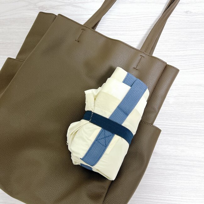 「セルフレジに最適」ガバっと開いて使いやすい!3COINSの“大容量エコバッグ”カゴいっぱいの商品がまるっと入った!「楽に詰めることができて良い」「とても重宝しています」