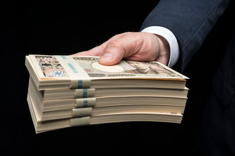 【国税OBが明かすお金】億万長者だからこそ“ケチる”意外な出費とは？
