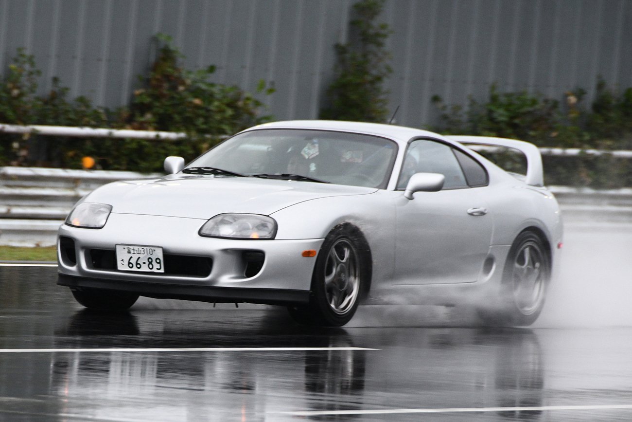 国内モデルとしては2代目となるトヨタ・スープラ。乗用車としてはじめて6速MTを採用したモデルでもある