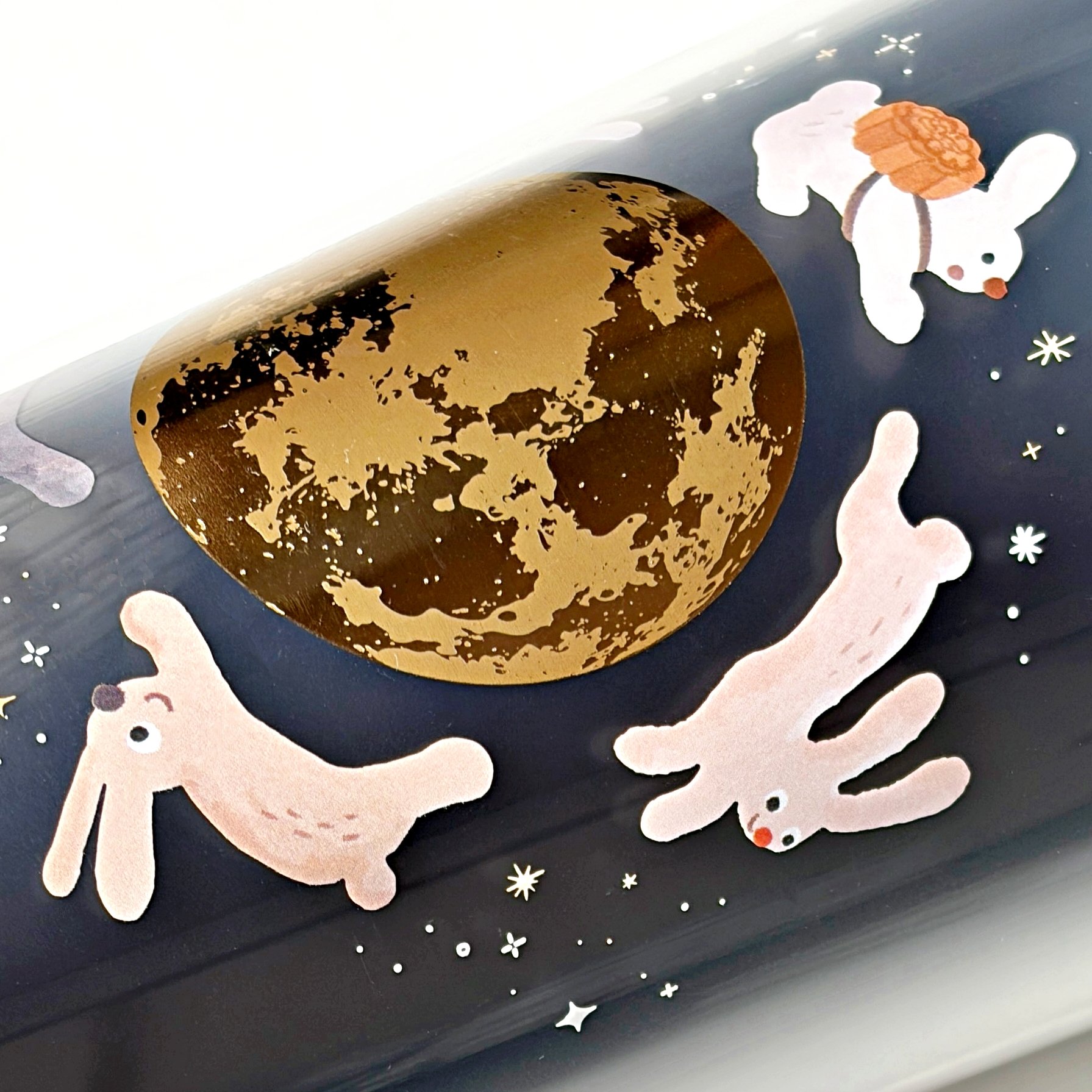 【スタバ】朝イチで買っちゃった！可愛すぎる「夜空みたいなタンブラー」満月とウサギのデザインがたまらない！《購入レビュー》