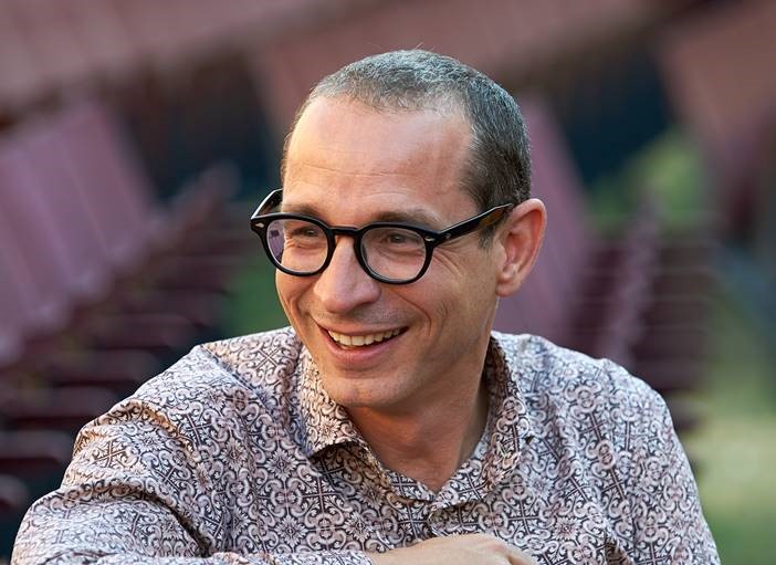 英雄や夢物語でなく、誰もが失敗を冒し迷っているから共感できる！ビジネスパーソンにお薦めのオペラについて、ドニゼッティ音楽祭芸術監督に聞く