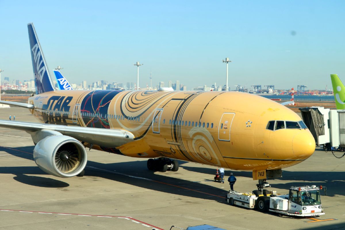 ANAが注意喚起したNG行為とは？「CAに負担」「他の客に迷惑」の声も【機内マナーを考えよう】