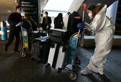 バイデン次期政権、入国制限解除せず　トランプ氏の方針を否定