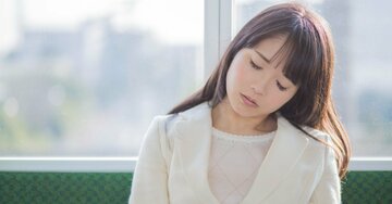 電車で隣の女性が居眠りで寄りかかってくる→降りる時に声をかけて起こす？黙って立ち上がる？