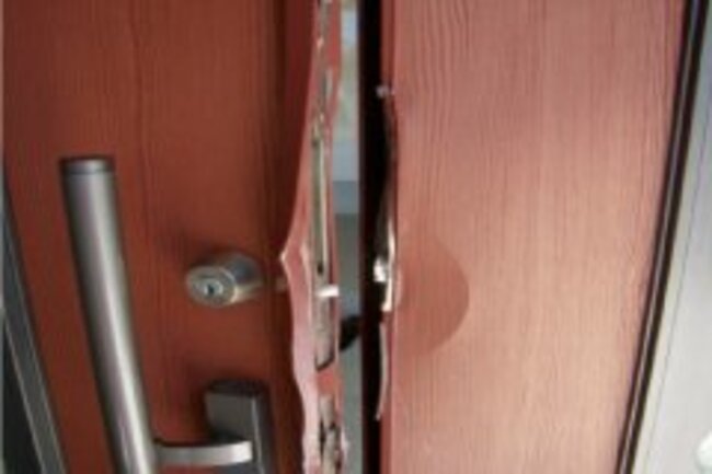 「泥棒」を無意識に呼び寄せている家の死角、空き巣だけじゃない！意外な侵入手口とは【警察官が解説】
