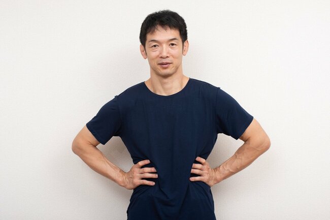 吸った息を、口または鼻から吐いて、肺がしぼんだ様子