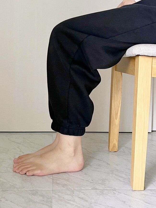 「大好きすぎて3本目買いました」ユニクロの“ぽかぽかパンツ”くるぶしまで暖かくて感動した！「冬のテーマパークでも防寒バッチリ」「シルエットが細身で綺麗」