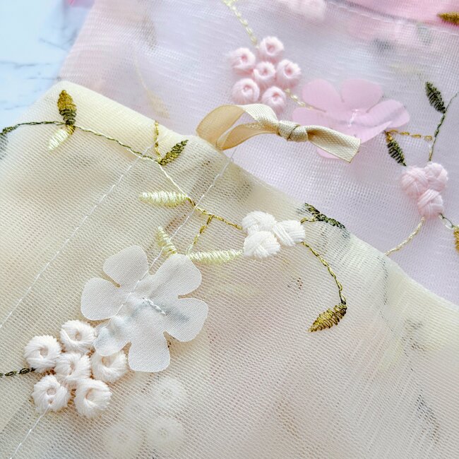 思わず全種類まとめ買いしちゃった!セリアの「華やかポーチ」がロマンチックすぎるんだけど…!《購入レビュー》