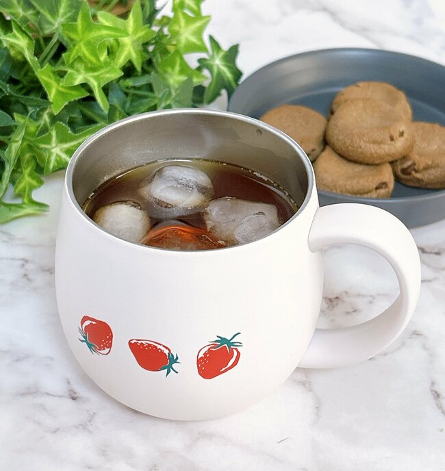 3時間経ってもあたたか～い！アフタヌーンティーの「ぷっくりマグカップ」レトロないちご柄がかわいすぎる！