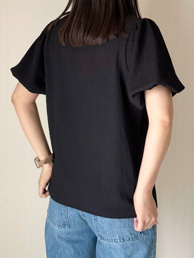 【しまむら】春夏コーデに大活躍！1089円の「ぽわん袖トップス」二の腕やウエストをカバーできて頼りになる！