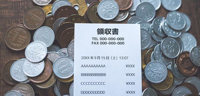 大量の小銭と領収書 大量の小銭と領収書