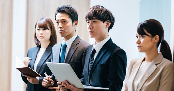 「学ばない社会人」のせいで日本企業の競争力が低下、リカレント教育は重要か 「学ばない社会人」のせいで日本企業の競争力が低下、リカレント教育は重要か