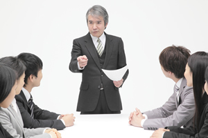 本当に強い組織のリーダーは、決して出しゃばらない