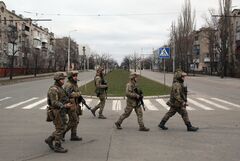 幻想破れたドイツ、対ロシアで再軍備にかじ