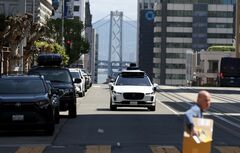 自動運転車の開発ノロノロ　しびれ切らす投資家