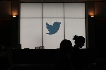 ツイッター、偽情報通知機能を追加　大統領選控え