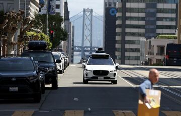 自動運転車の開発ノロノロ　しびれ切らす投資家