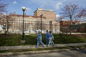 米医療従事者、ワクチン接種圧力に抗議の訴訟も