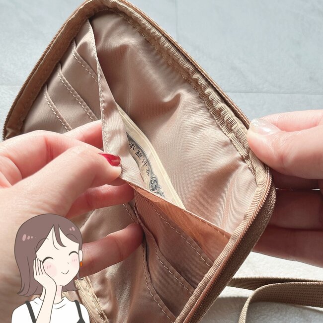 カードや診察券が31枚も入った…！コメダ珈琲の「おしゃれショルダーポーチ」財布代わりになって天才すぎる！