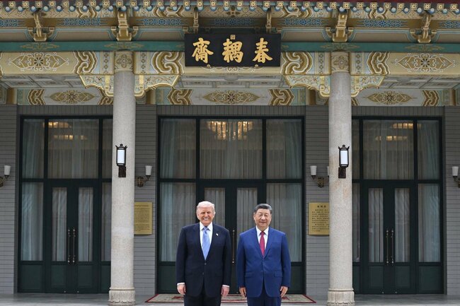 写真：中国の習近平国家主席（右）と米国のドナルド・トランプ大統領